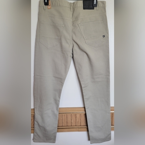 NWT Zoo York Men's Bowery II Khaki Tapered Fit Jeans Size 34 - Picture 3 of 8